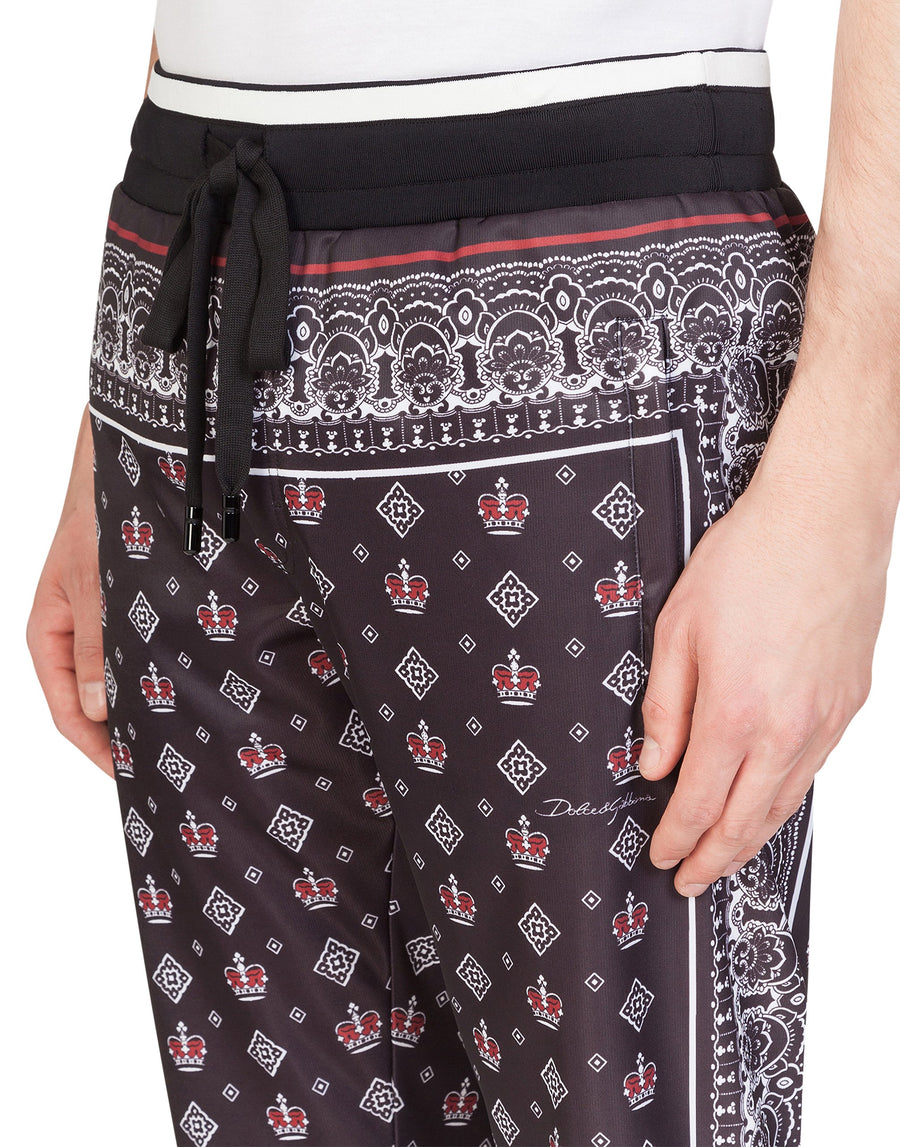 Jogging pants with patch