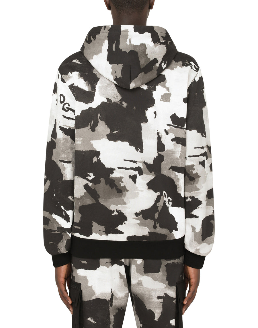 Camouflage-print hoodie with patch