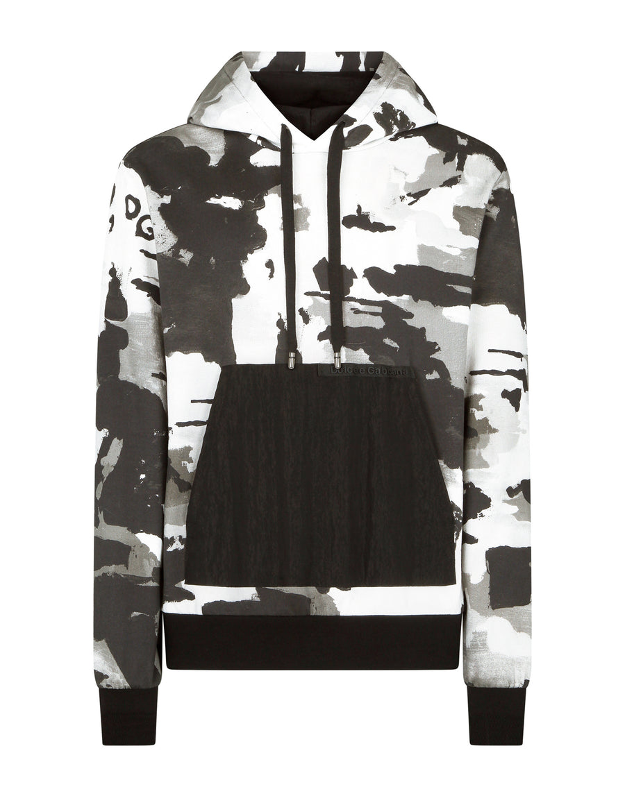 Camouflage-print hoodie with patch