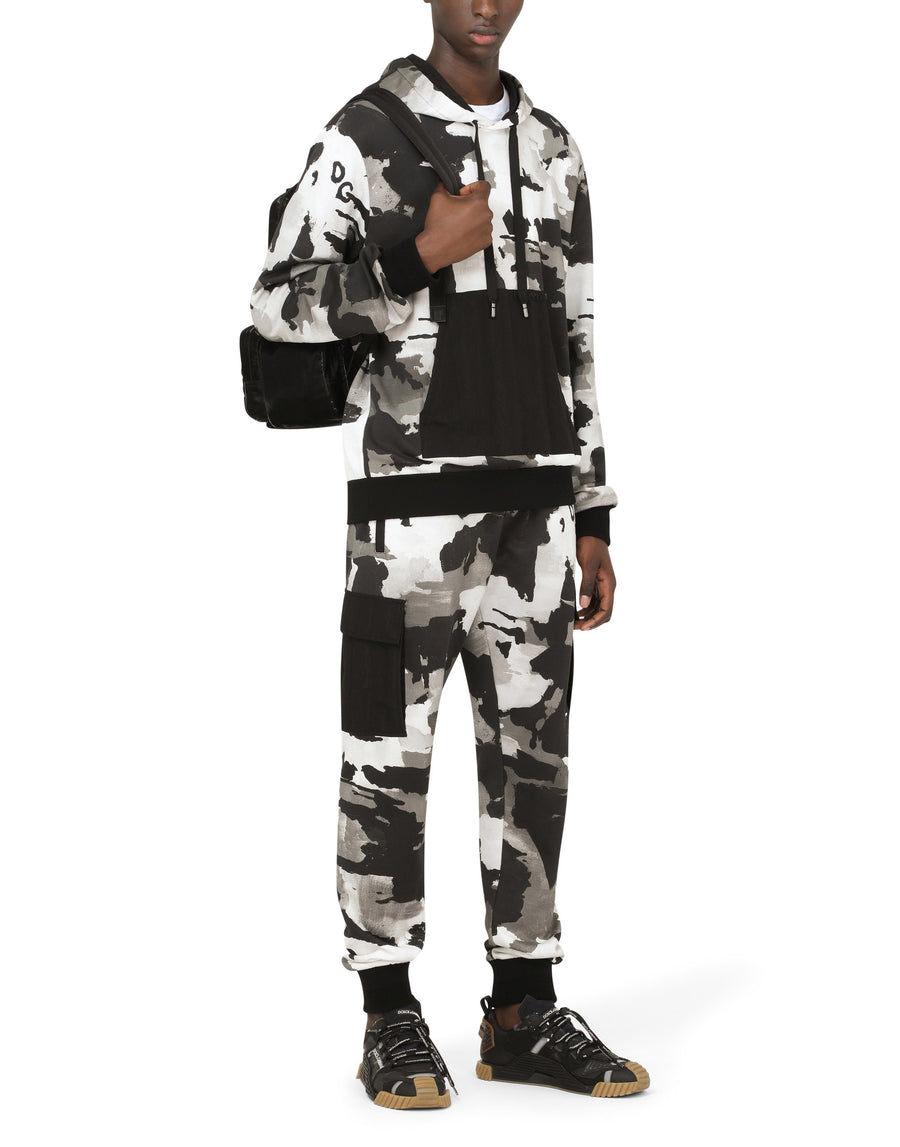 Camouflage-print hoodie with patch